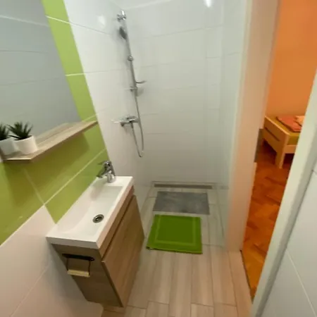 Sobe Kaki In Kivi Hostal *