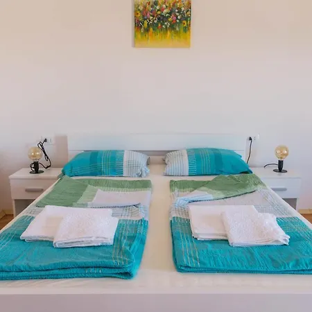 Hostel Sobe Kaki In Kivi