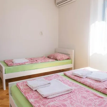 Sobe Kaki In Kivi Izola