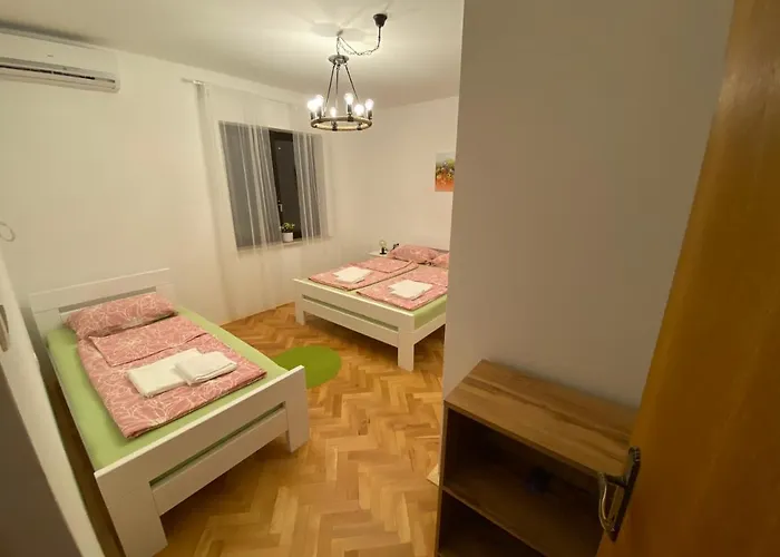 Hostel Sobe Kaki In Kivi Izola