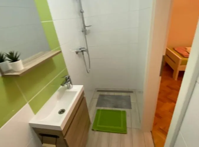 Sobe Kaki In Kivi Hostel *