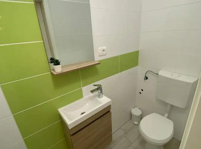 Hostel Sobe Kaki In Kivi Izola