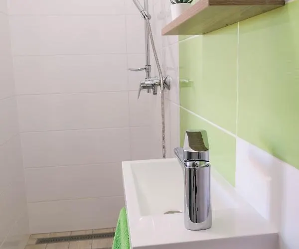 Hostel Sobe Kaki In Kivi Izola